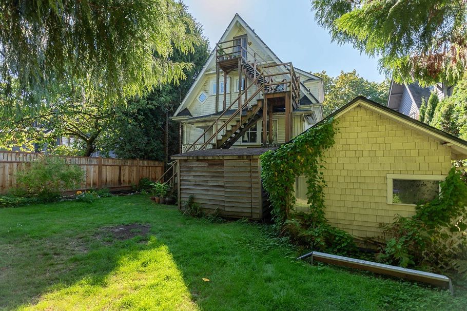 2483 W 6th Avenue Vancouver, BC - 33