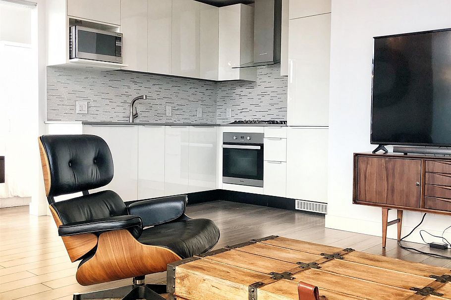 2703 1283 Howe Street Vancouver, BC - 2