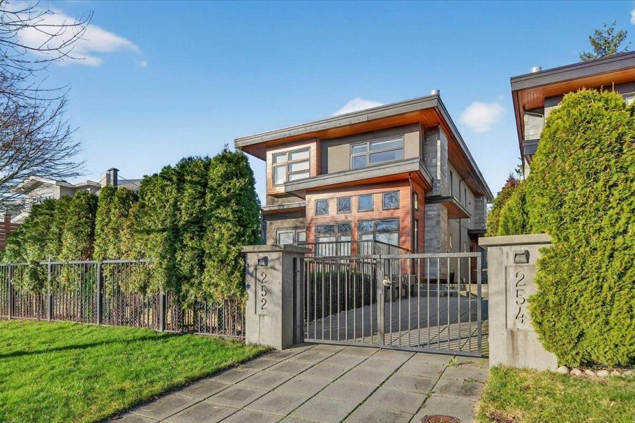 2 252 E 19th Street North Vancouver, BC - 1
