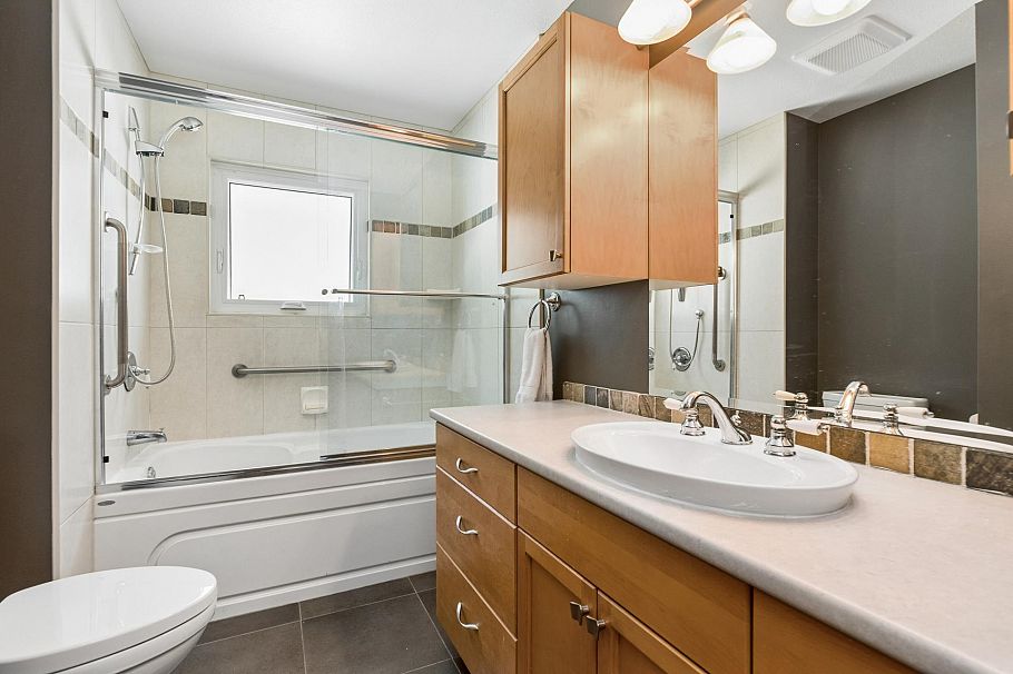 1678 Dempsey Road North Vancouver, BC - 19