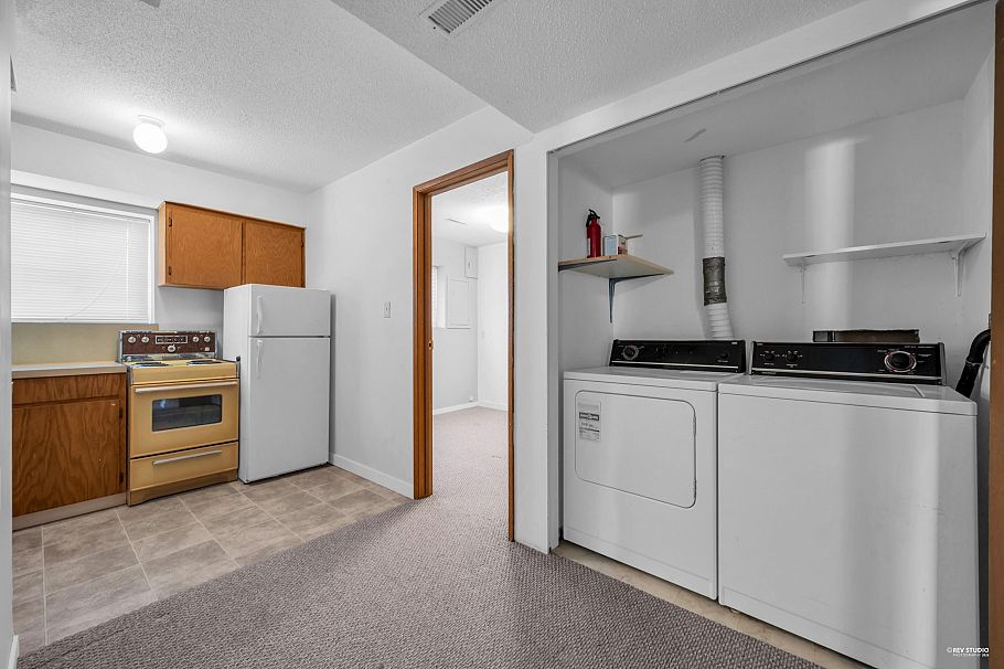 4249 Barker Avenue Burnaby, BC - 24