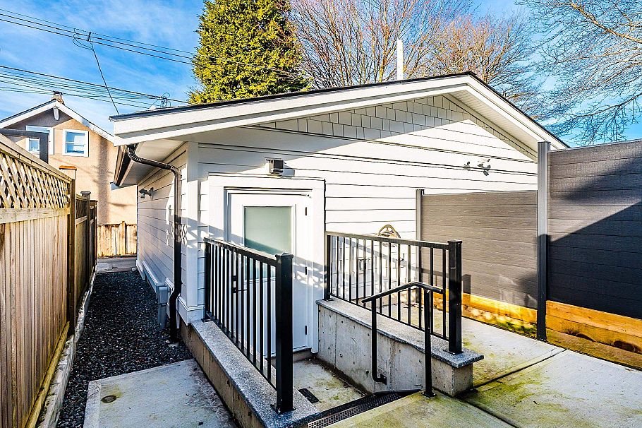1505 Renfrew Street Vancouver, BC - 38