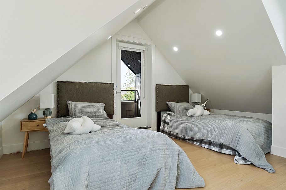 1 2447 E 41 Avenue Vancouver, BC - 14