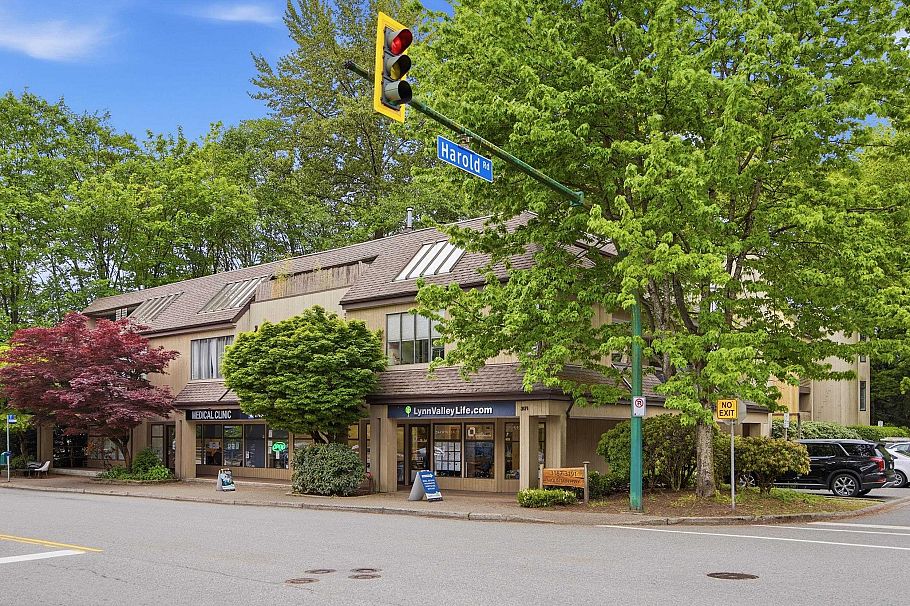 202 3187 Mountain Highway North Vancouver, BC - 29