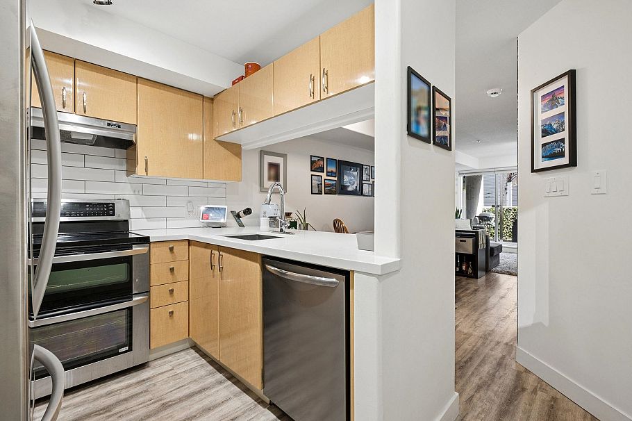 208 988 W 21st Avenue Vancouver, BC - 3