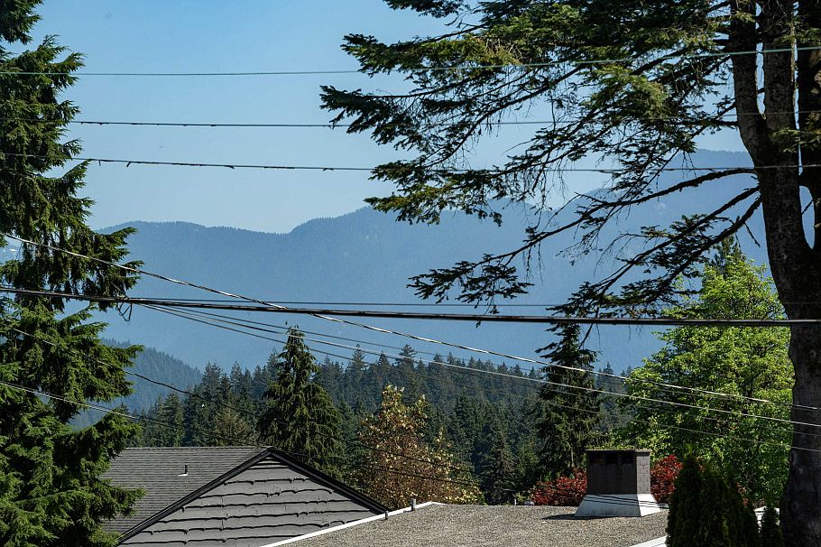 893 Friar Crescent North Vancouver, BC - 16
