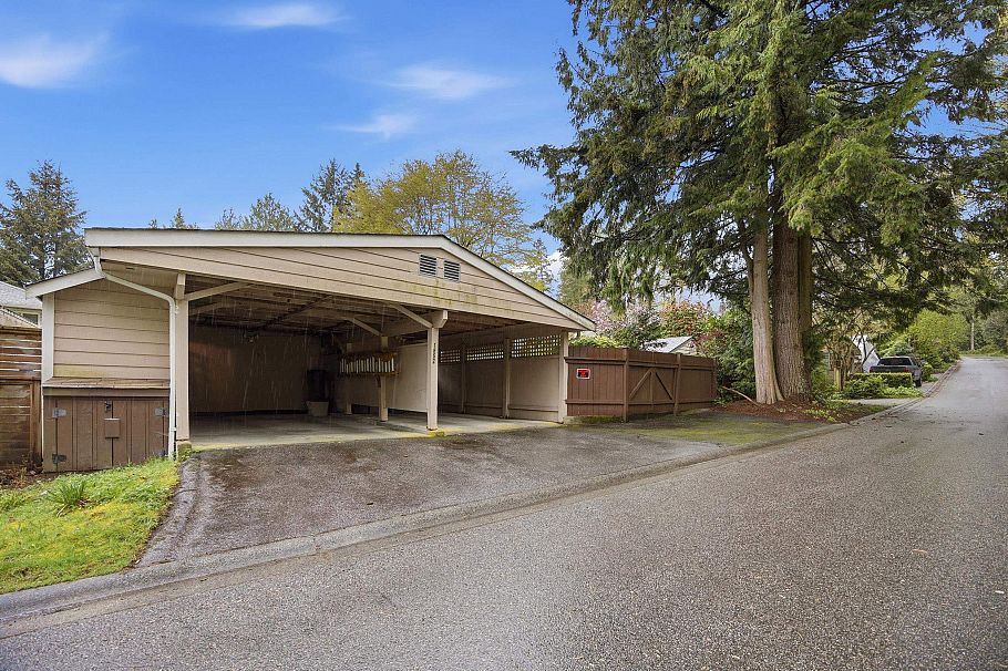 1852 Larson Road North Vancouver, BC - 32