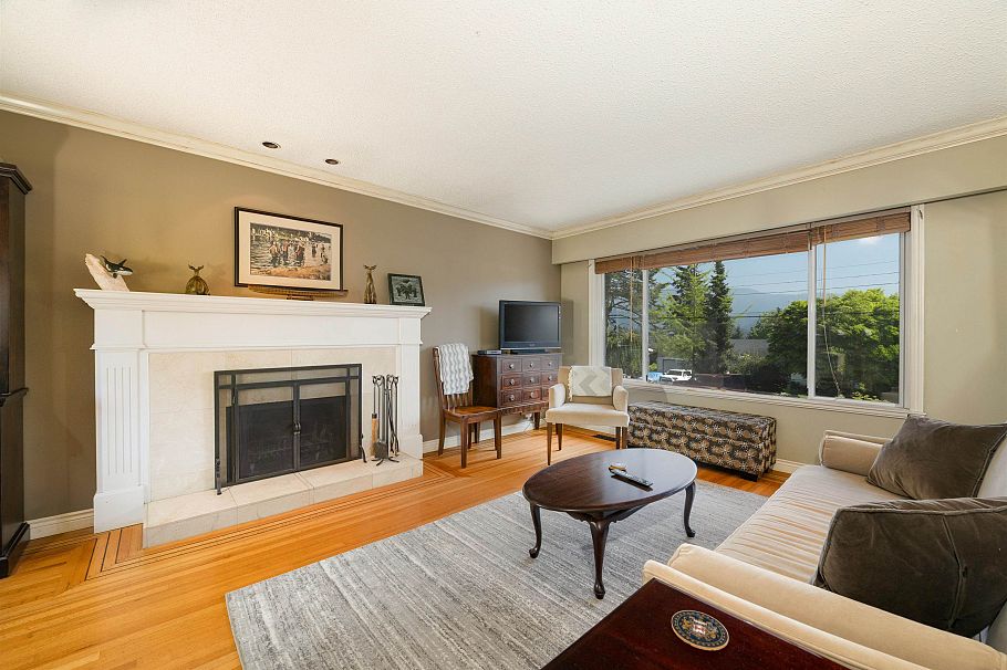 893 Friar Crescent North Vancouver, BC - 5