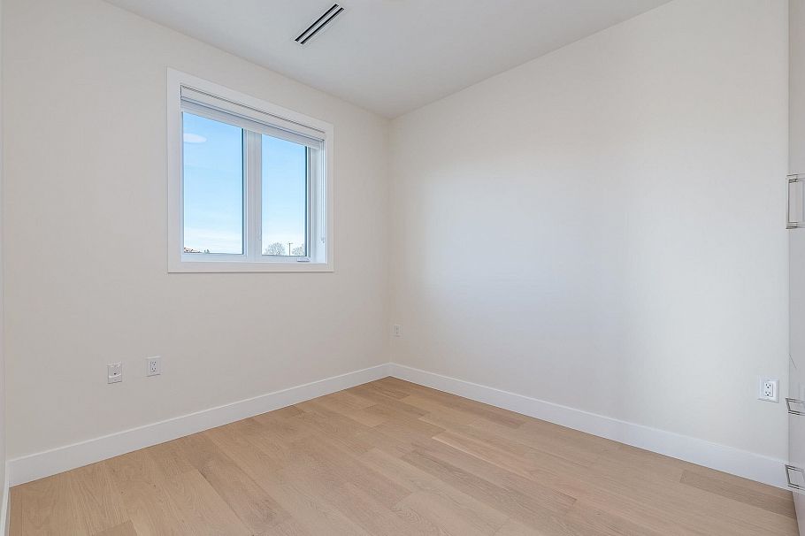 1 2943 E 44th Avenue Vancouver, BC - 23