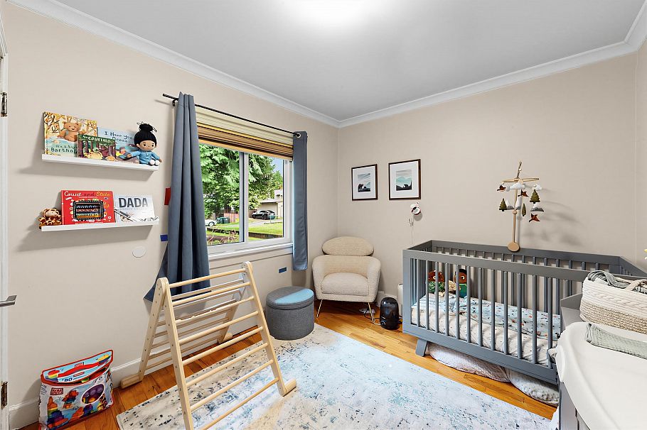 1095 E 29th Street North Vancouver, BC - 10