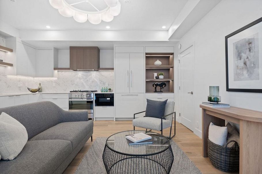 1145 W 33rd Avenue Vancouver, BC - 2