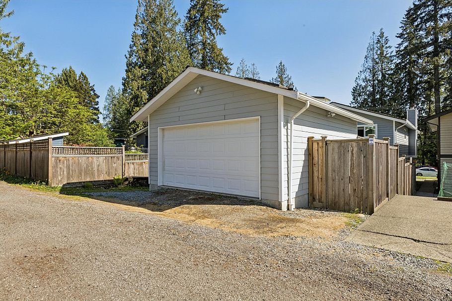 1678 Dempsey Road North Vancouver, BC - 33