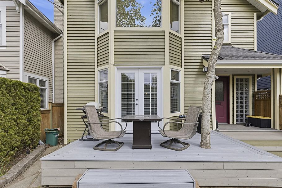 31 W 15th Avenue Vancouver, BC - 3