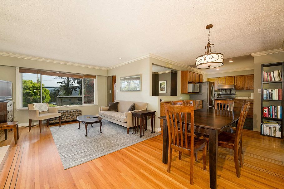 893 Friar Crescent North Vancouver, BC - 7