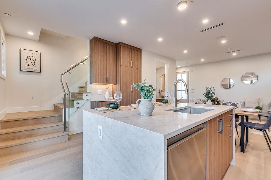 1 2945 E 44th Avenue Vancouver, BC - 10