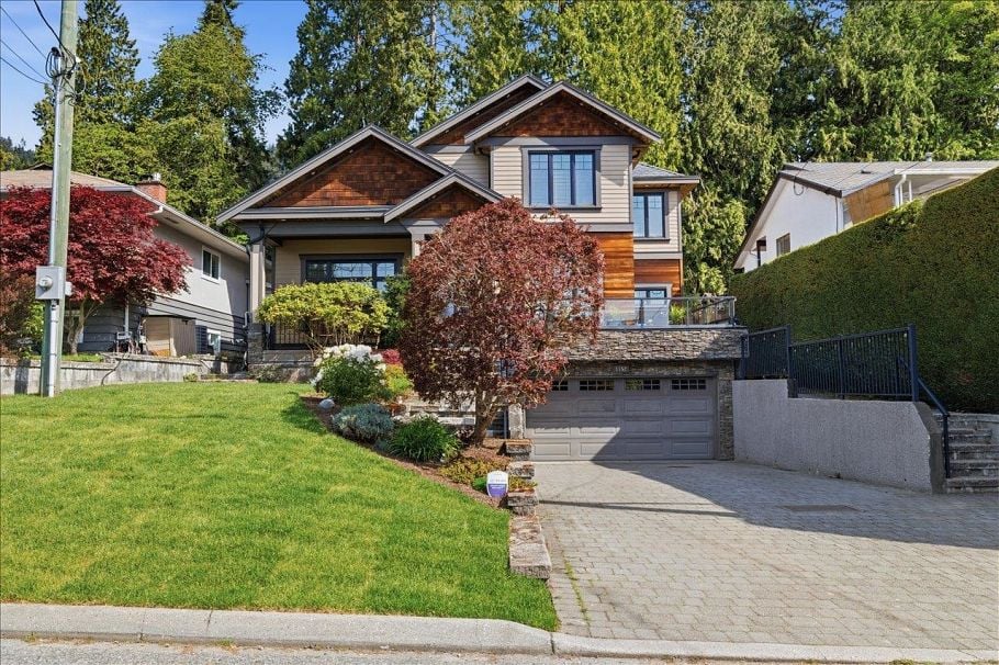 1152 Wellington Drive North Vancouver, BC - 1