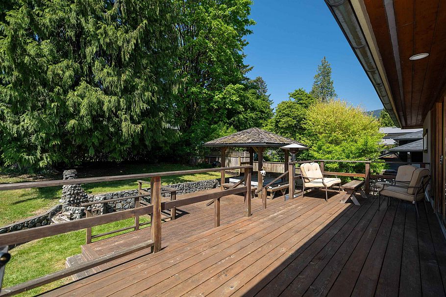 893 Friar Crescent North Vancouver, BC - 26