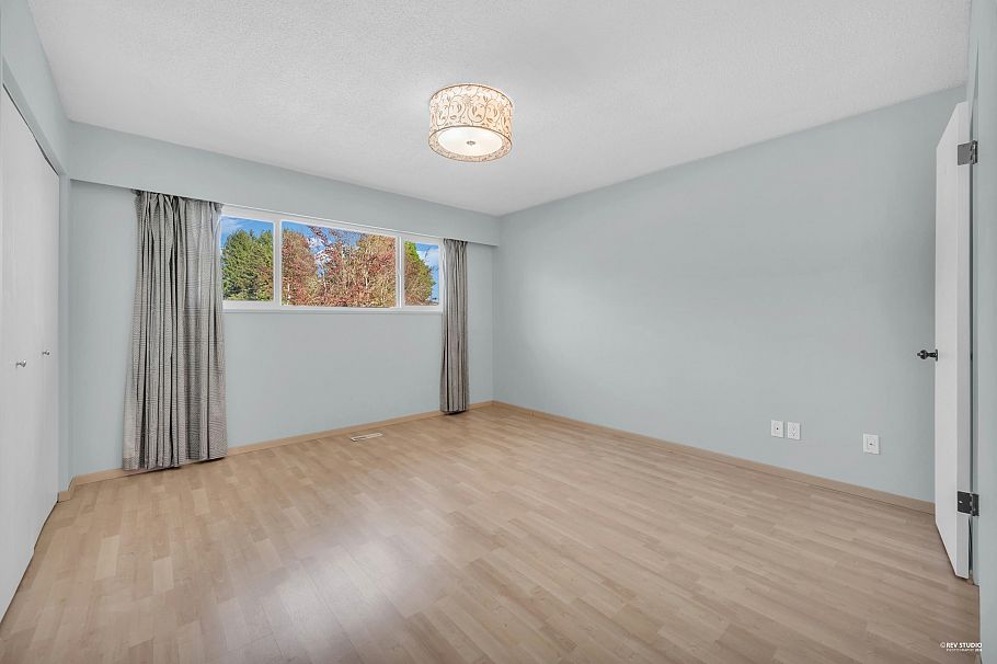 4249 Barker Avenue Burnaby, BC - 16
