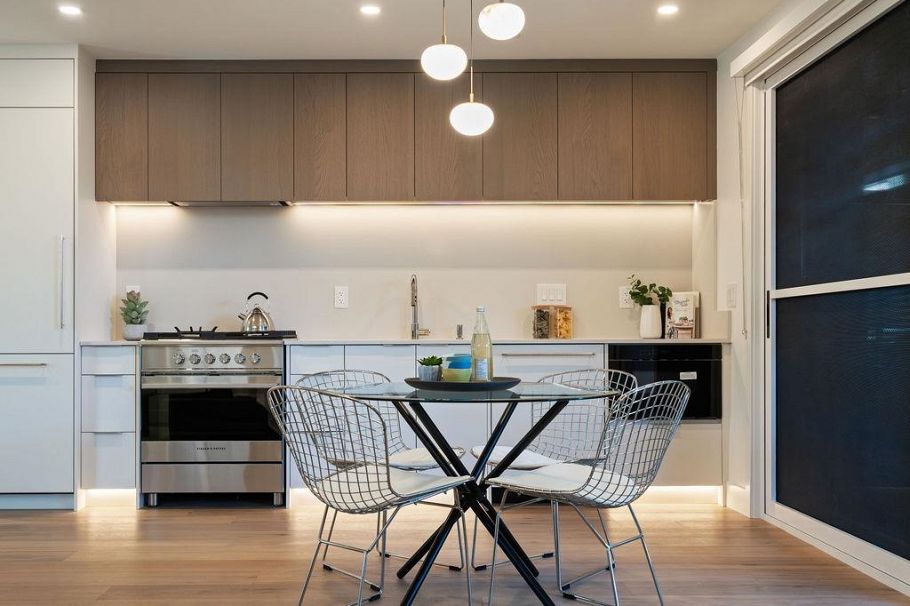 1137 W 33rd Avenue Vancouver, BC - 1