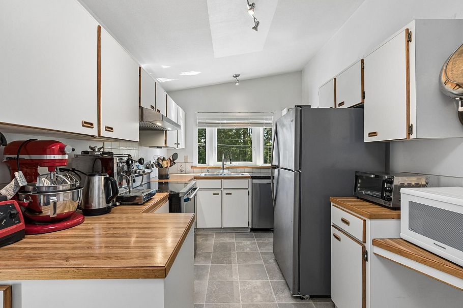 1678 Dempsey Road North Vancouver, BC - 11