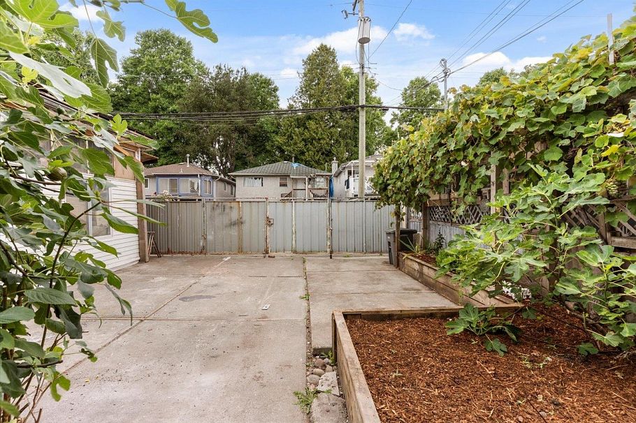 5263 Wales Street Vancouver, BC - 24