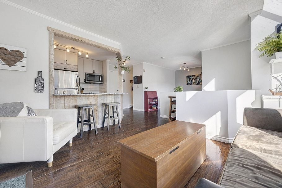 309 3721 Delbrook Avenue North Vancouver, BC - 1