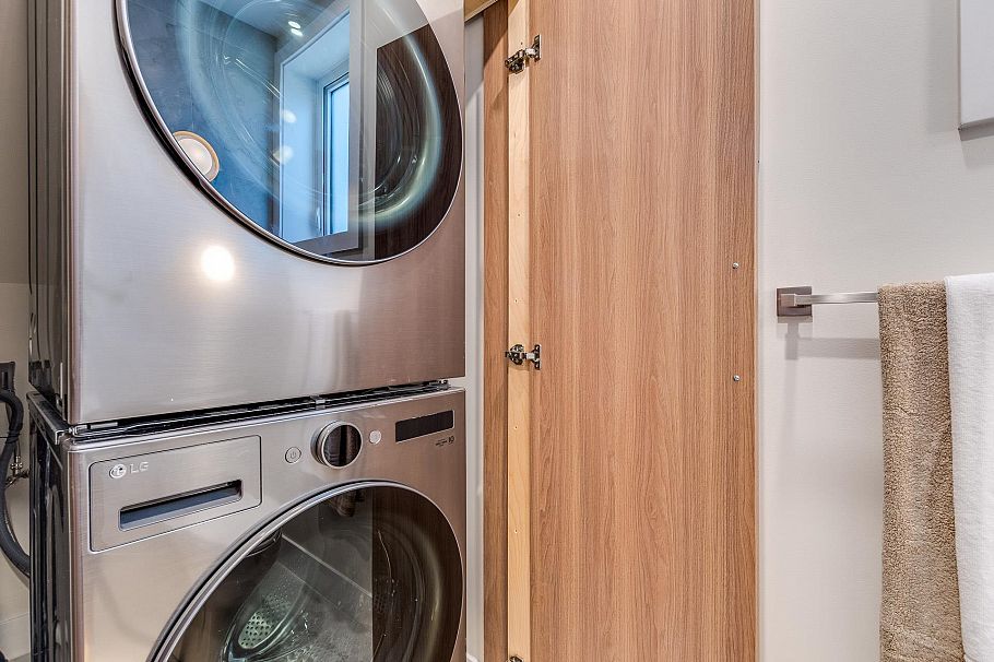 1 2943 E 44th Avenue Vancouver, BC - 15