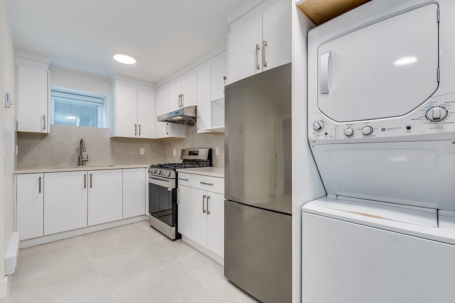 1 2945 E 44th Avenue Vancouver, BC - 28