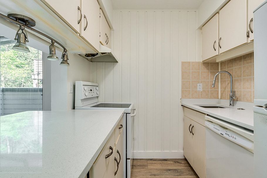 212 3275 Mountain Highway North Vancouver, BC - 12
