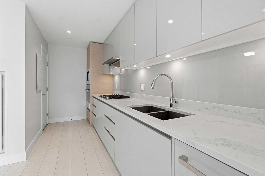 404 3538 Sawmill Crescent Vancouver, BC - 3