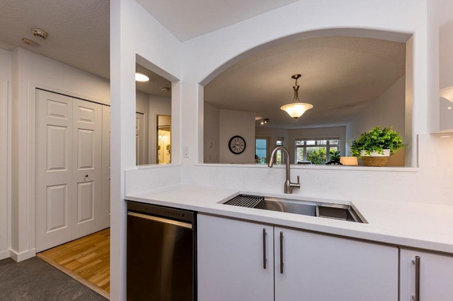 201 2800 Chesterfield Avenue North Vancouver, BC - 11