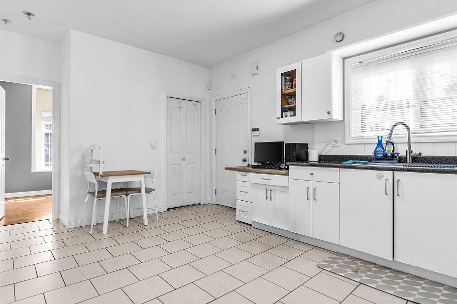 3403 E 26th Avenue Vancouver, BC - 26