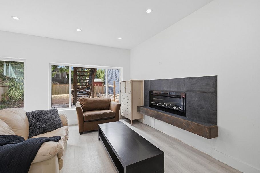 14 W 14th Avenue Vancouver, BC - 9