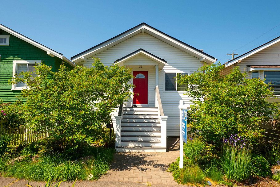 4961 St. Catherines Street Vancouver, BC - 1