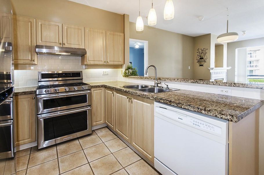 416 3629 DEERCREST DRIVE, North Vancouver BC V7G 2S9 North Vancouver, BC - 7