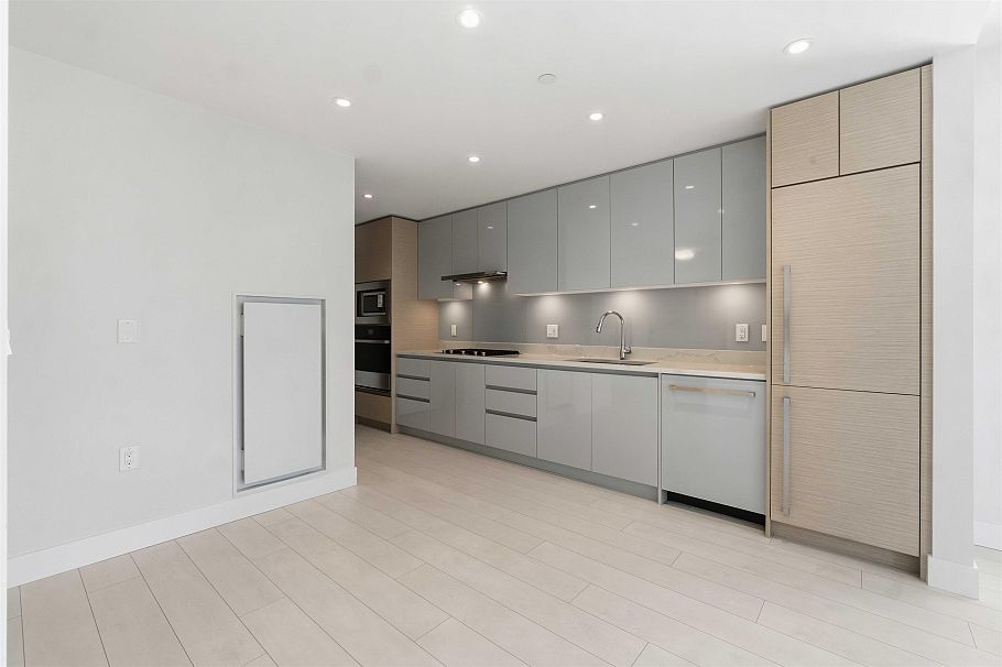 404 3538 Sawmill Crescent Vancouver, BC - 2