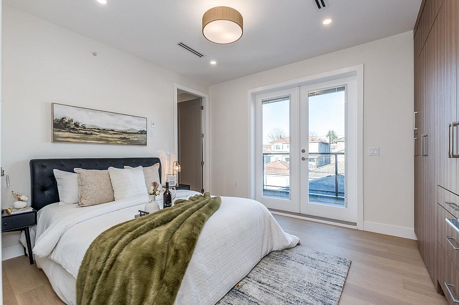 1 2945 E 44th Avenue Vancouver, BC - 17