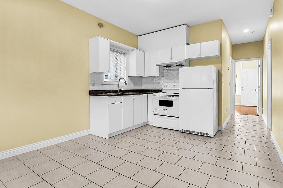 3403 E 26th Avenue Vancouver, BC - 32