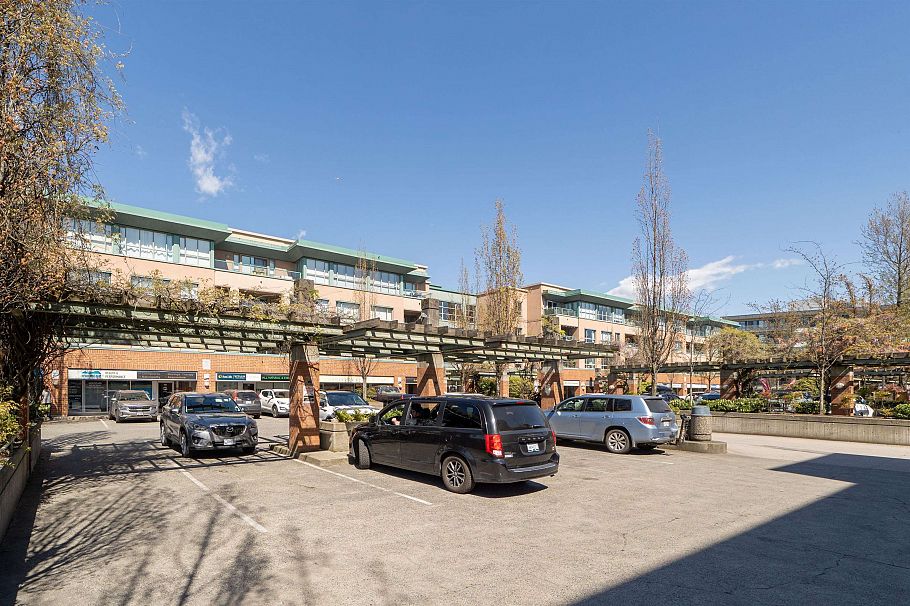 207 223 Mountain Highway North Vancouver, BC - 1