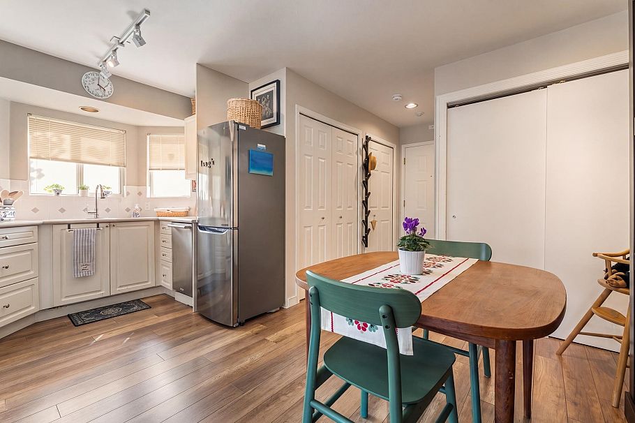 101 131 W 20th Street North Vancouver, BC - 9