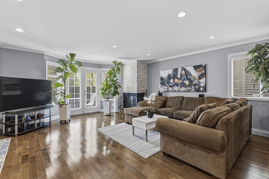 31 W 15th Avenue Vancouver, BC - 5
