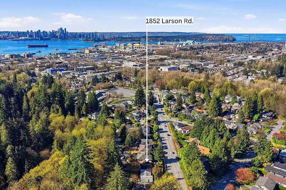 1852 Larson Road North Vancouver, BC - 2