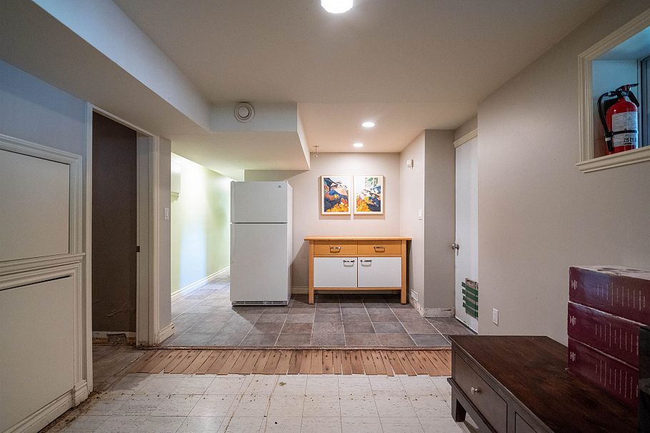 893 Friar Crescent North Vancouver, BC - 21