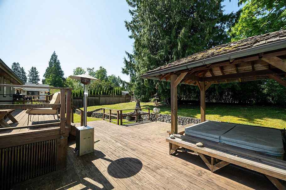 893 Friar Crescent North Vancouver, BC - 34