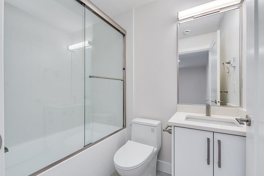 1 2943 E 44th Avenue Vancouver, BC - 28