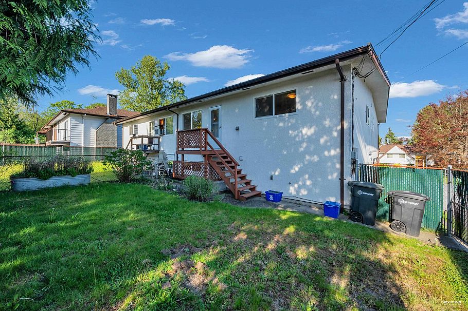 4249 Barker Avenue Burnaby, BC - 29
