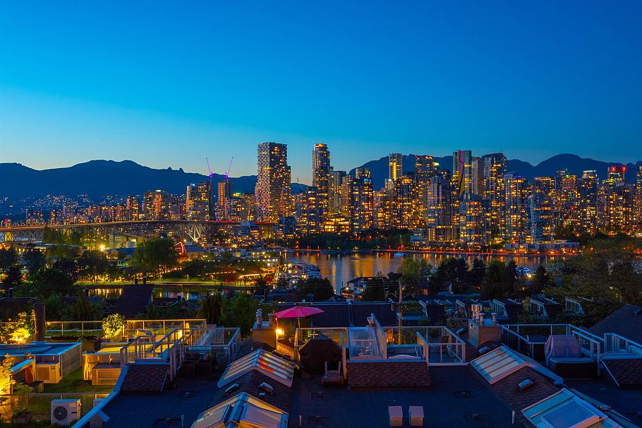 1167 W 8th Avenue Vancouver, BC - 25
