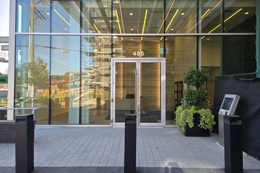 2505 485 W 42nd Avenue Vancouver, BC - 1