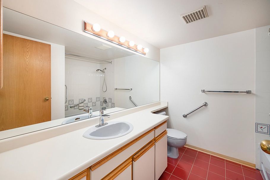 404 522 Moberly Road Vancouver, BC - 12