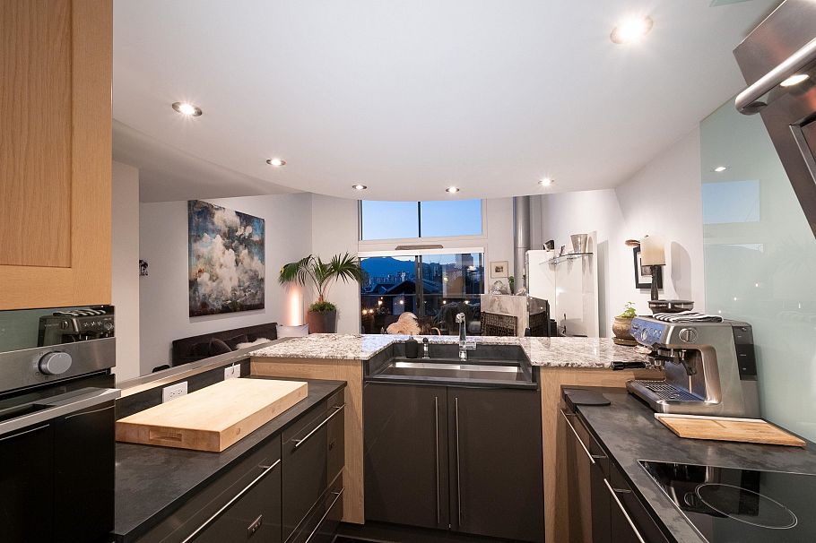 1167 W 8th Avenue Vancouver, BC - 15